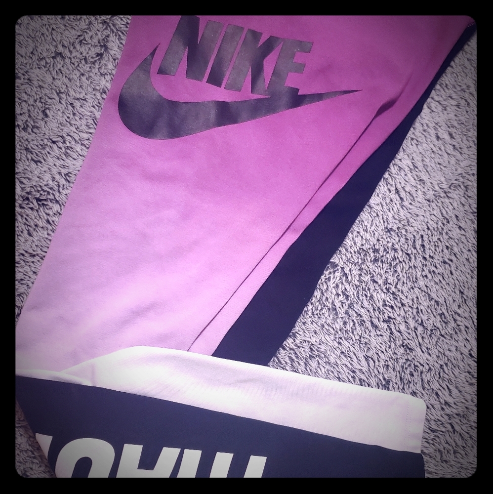 Fashionable NIKE dry fit athletic leggings